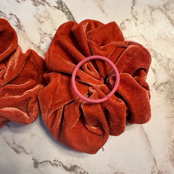 Hair Scrunchies 2 Gigantic Rust Velvet No Ouch - Picture 5 of 6